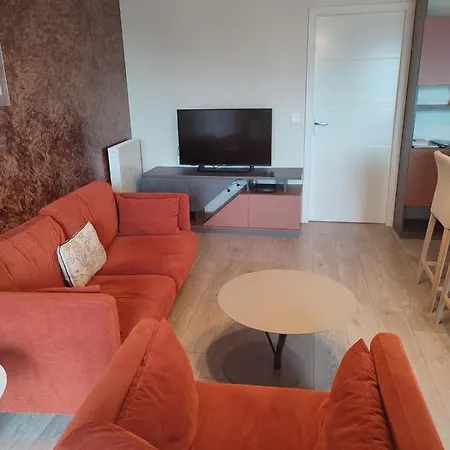 Lounge T3# Garedetours #standing *